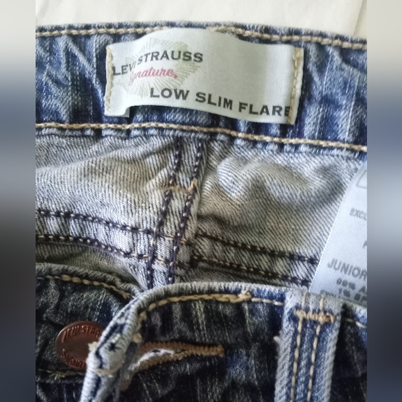 Levi Strauss Signature Low Slim Flare 5-Pocket Jeans - Size: 7 Waist : 28 - Picture 4 of 5